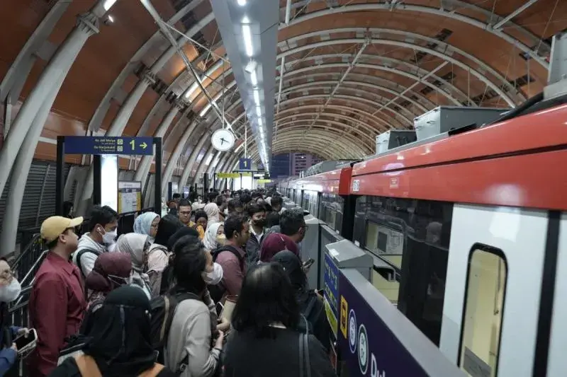 Sambut HUT RI, LRT Jabodebek Perpanjang Layanan hingga Tengah Malam 17 Agustus