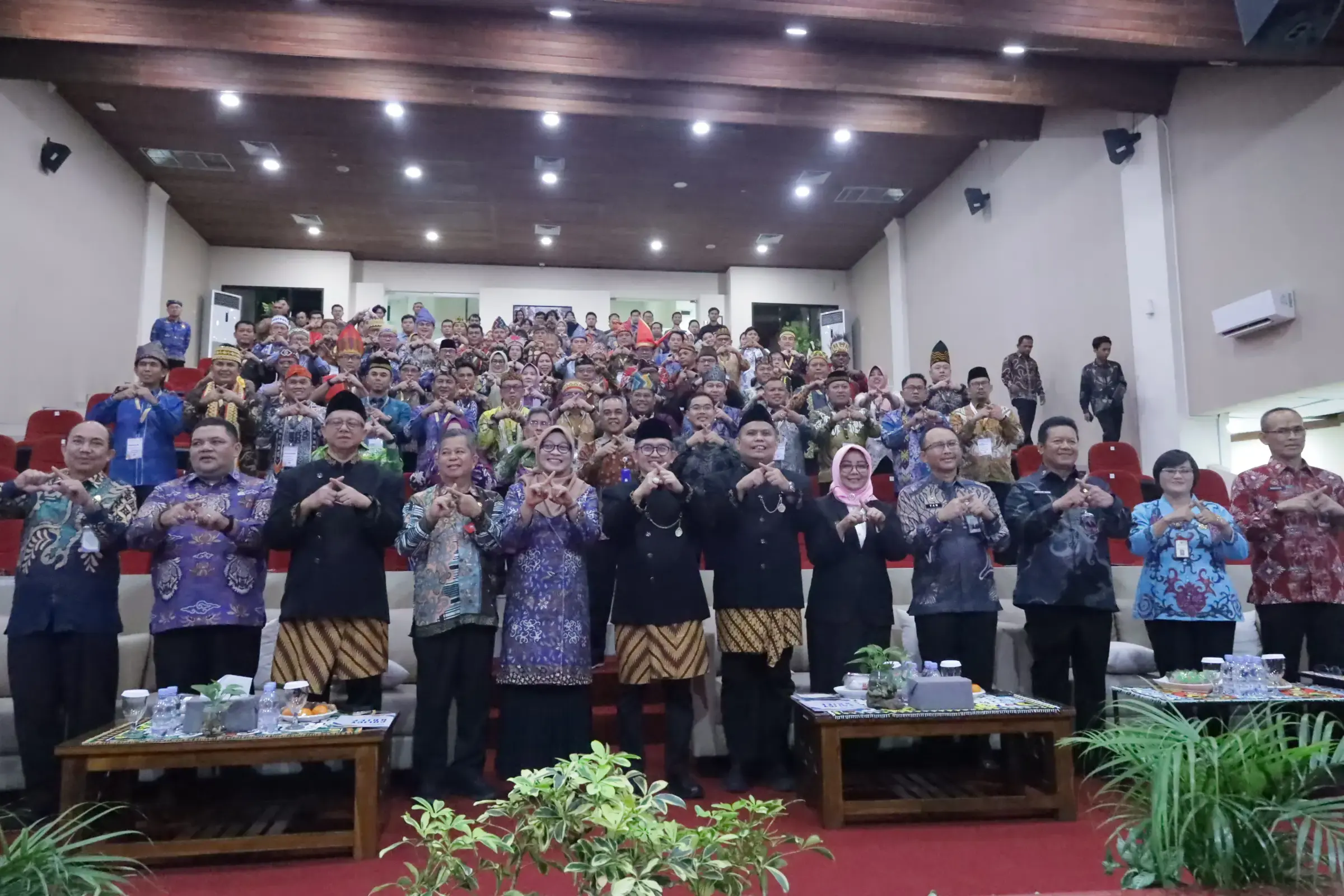 PKN II Angkatan X Dilepas, Gubernur Kaltim Minta Peserta Bawa Semangat Baru dan Sederhanakan Birokrasi