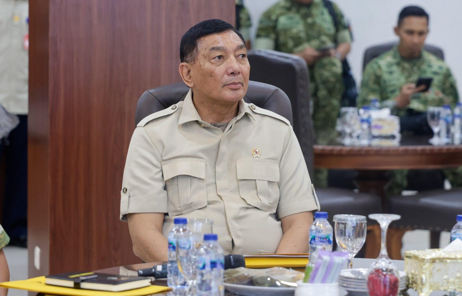 Menhan Sjafrie Pimpin Rapat Penanganan Karhutla di Riau, Perkuat Sinergi TNI-Polri dan Pemda