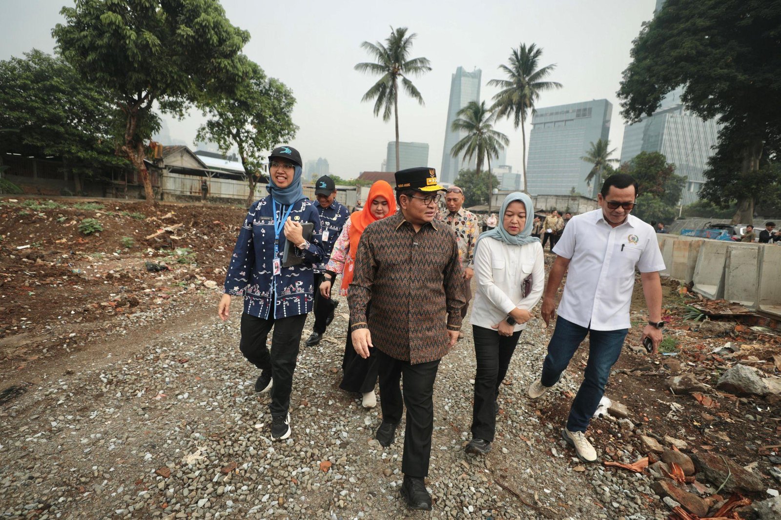 Tinjau Kali Mampang, Pramono Anung Kebut Normalisasi Jelang Musim Hujan