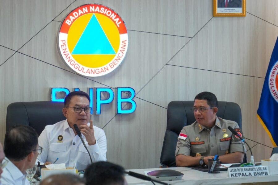 Kunjungi BNPB, Menko Polkam Dudung Tegaskan Penanganan Karhutla Harus Sesegera Mungkin
