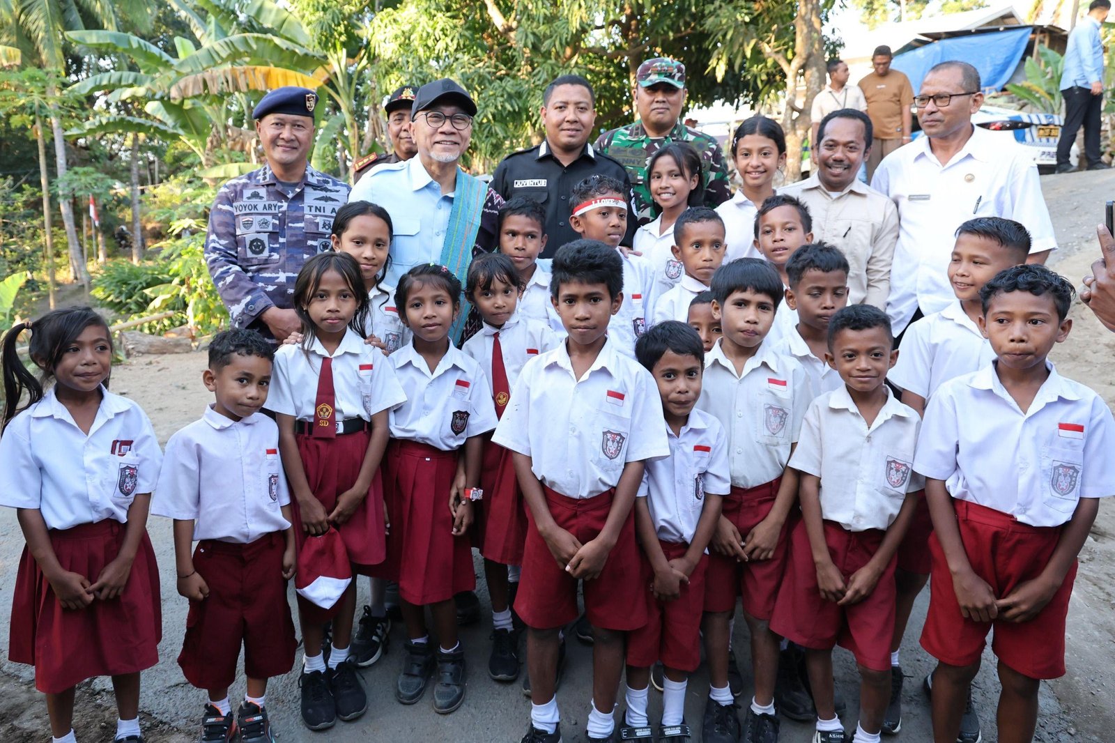 Percepat MBG di 3T, Menko Pangan Zulkifli Hasan Tinjau SPPG Sikka NTT