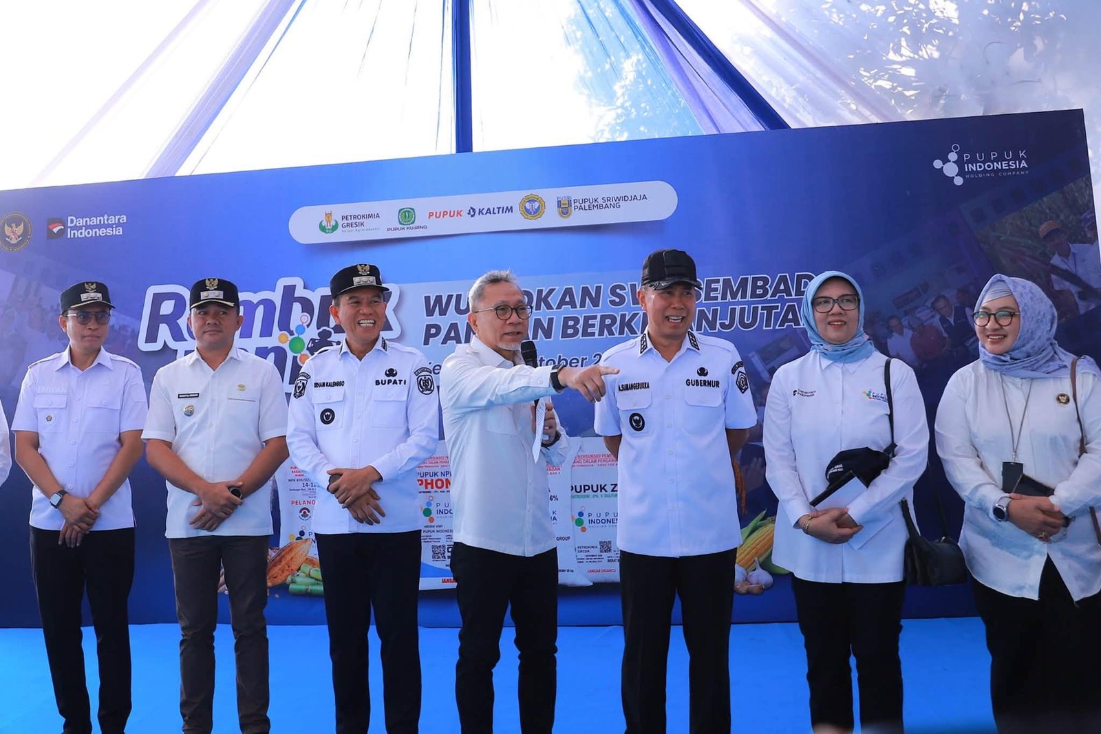 Dampingi Menko Pangan, Gubernur Sultra Andi Sumangerukka Serap Aspirasi Petani Konsel